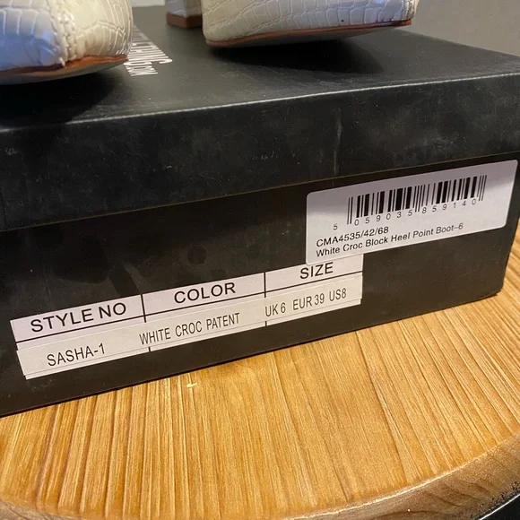 BNWT faux croc booties - Picture 6 of 6